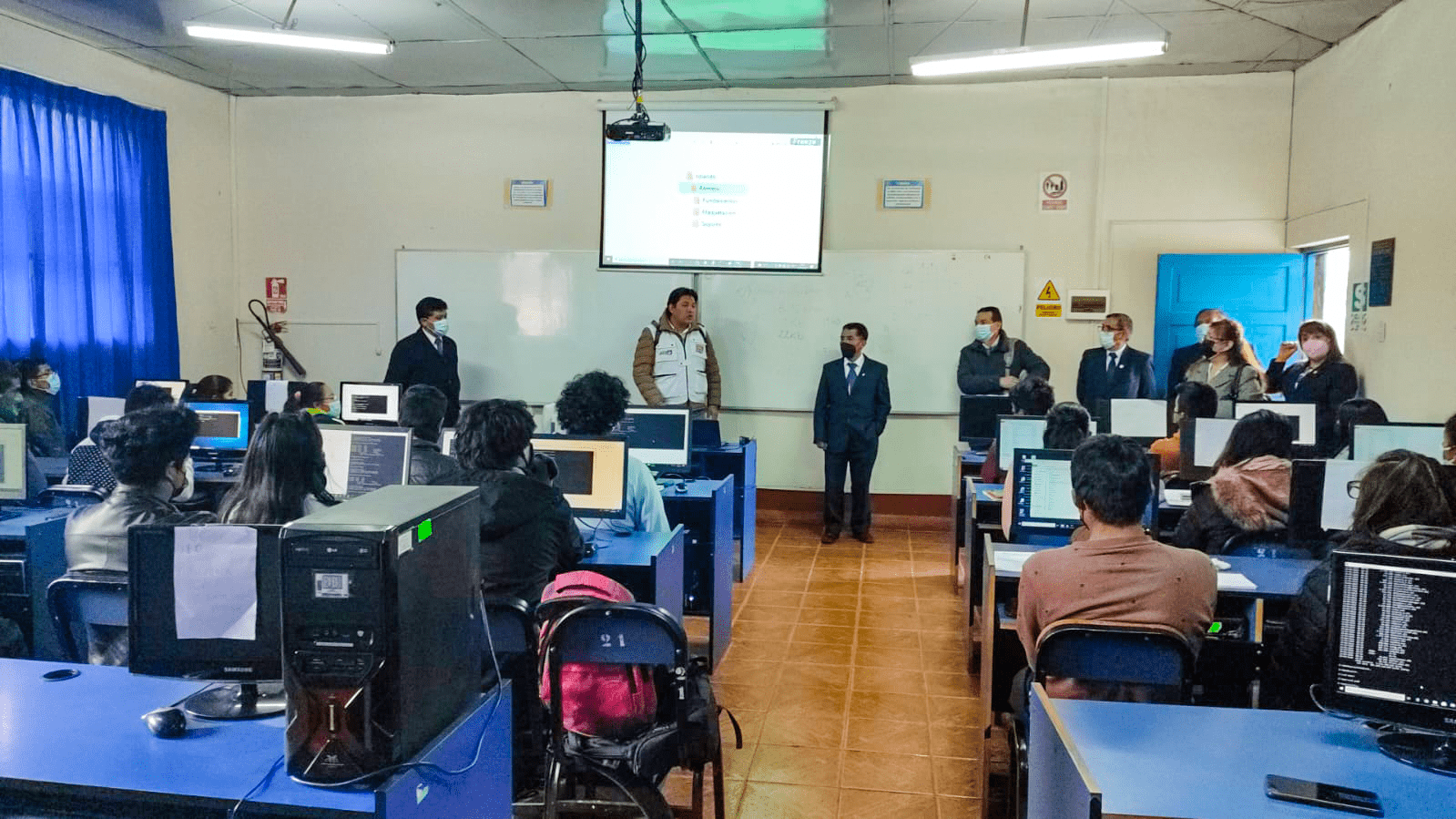 Congresista Ilich López recorrió instalaciones del Instituto de Educación Superior Tecnológico Público «Santiago Antunez de Mayolo»